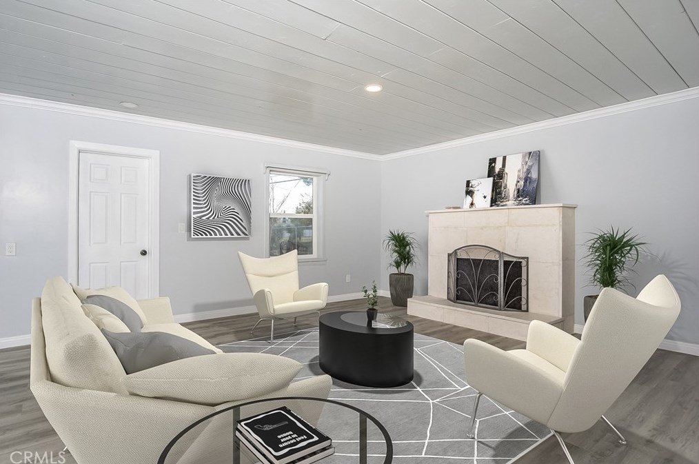 14167 Kiowa Rd, Apple Valley CA  92307-3976 exterior