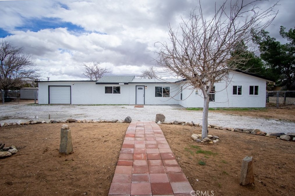 14167 Kiowa Rd, Apple Valley CA  92307-3976 exterior
