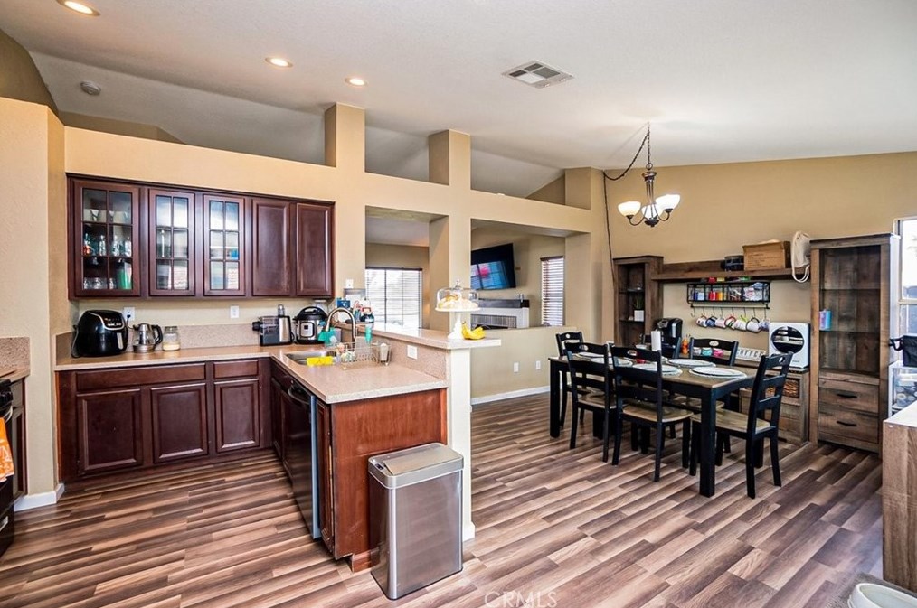 12489 Petaluma Rd, Victorville CA  92392-7607 exterior