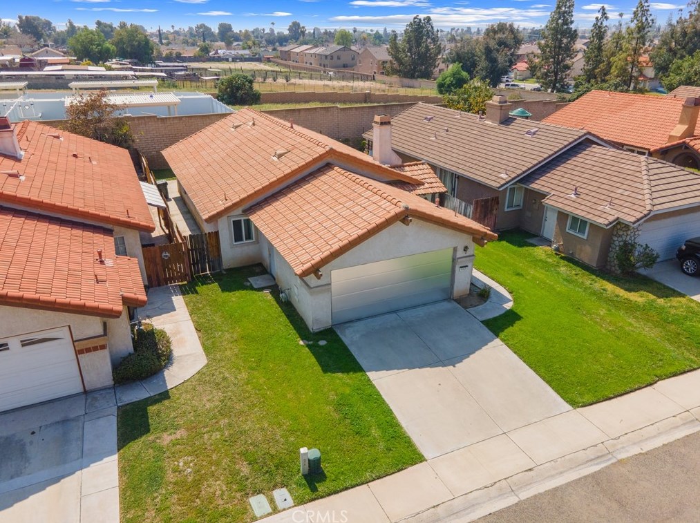 443 James St, Rialto, CA 92376-7181