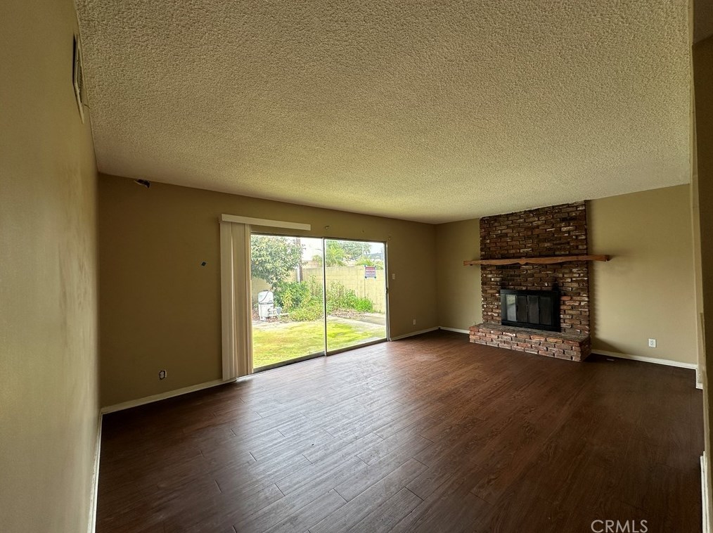 2033 Elm Ave, Anaheim CA  92804-2553 exterior