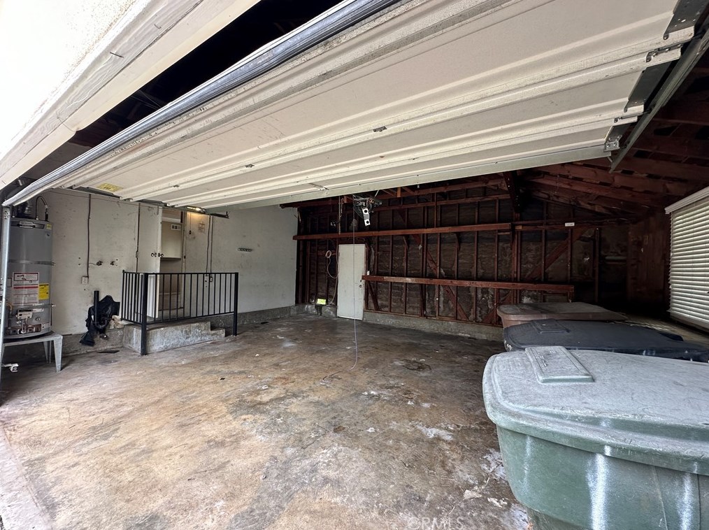 2033 Elm Ave, Anaheim CA  92804-2553 exterior