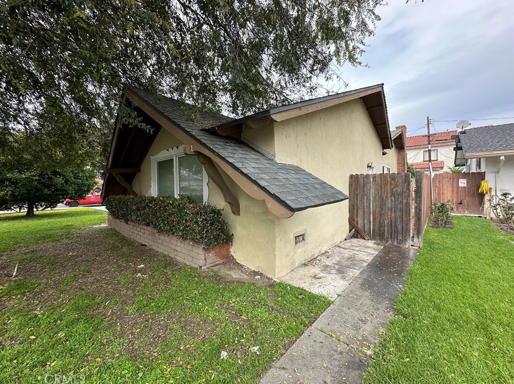 2033 Elm Ave, Anaheim CA  92804-2553 exterior