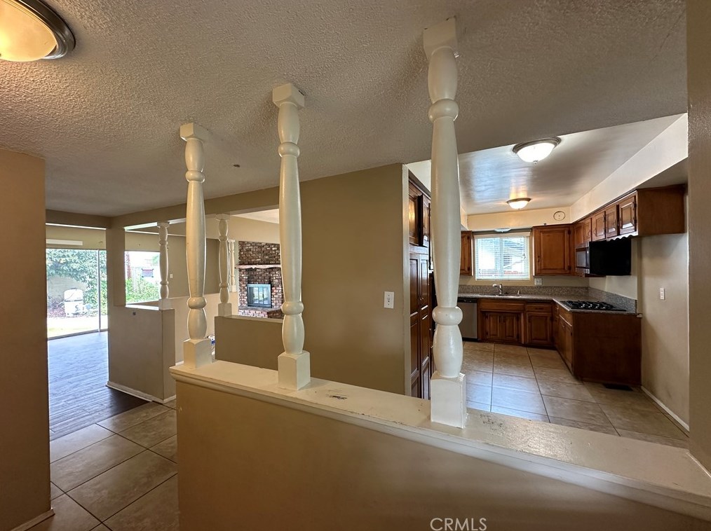 2033 Elm Ave, Anaheim CA  92804-2553 exterior