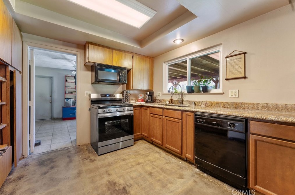 5821 Bronco Ln, Riverside CA  92509-6540 exterior