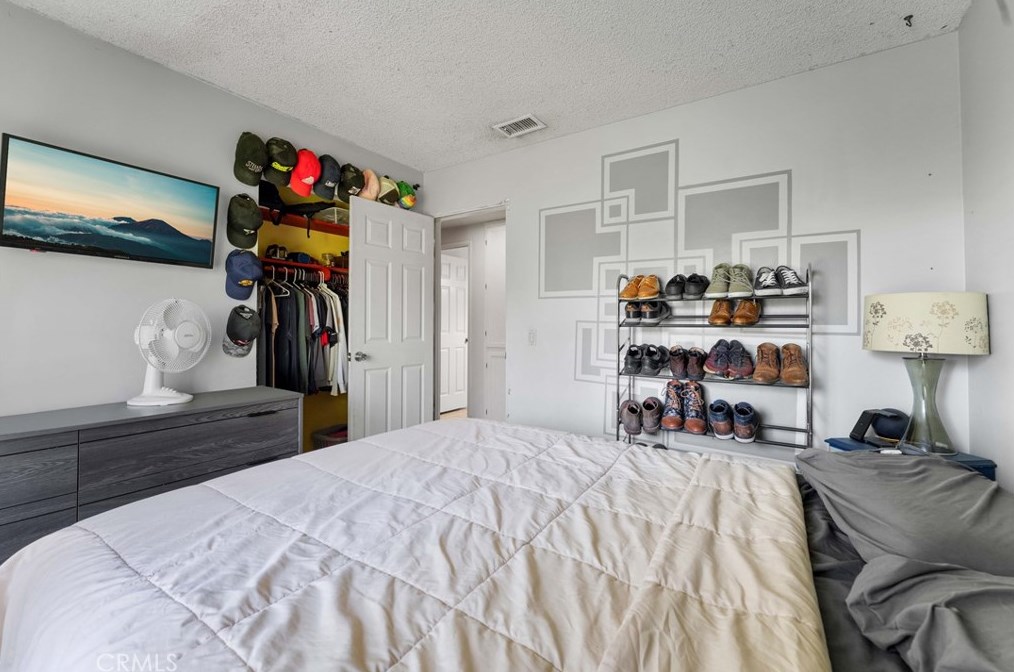 5821 Bronco Ln, Riverside CA  92509-6540 exterior