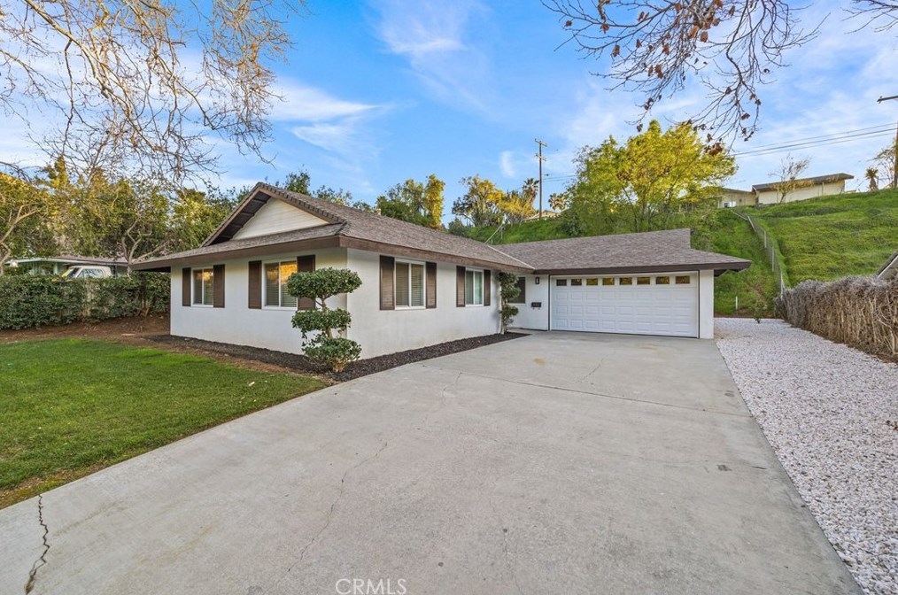 230 Goodrich Dr, Riverside CA  92507-4850 exterior