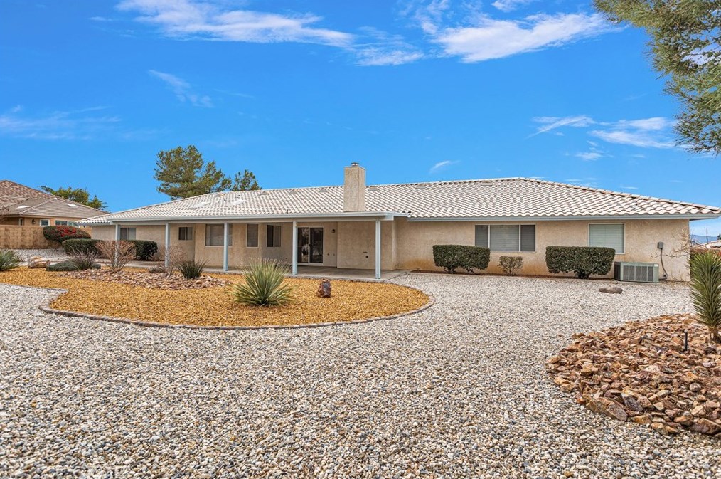 20260 Quail Hollow Rd, Apple Valley CA  92308-5013 exterior