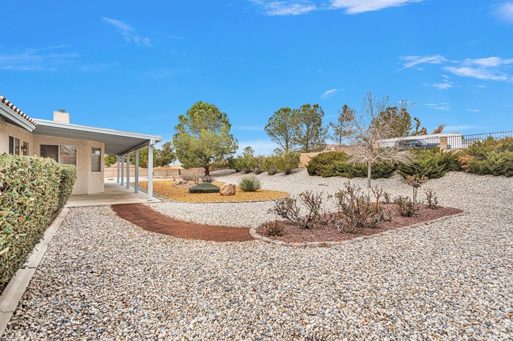 20260 Quail Hollow Rd, Apple Valley CA  92308-5013 exterior