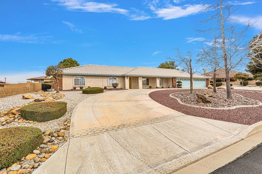 20260 Quail Hollow Rd, Apple Valley CA  92308-5013 exterior