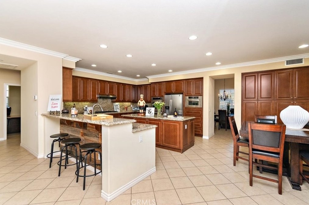 16352 Sierra Heights Dr, Riverside CA  92503-8457 exterior