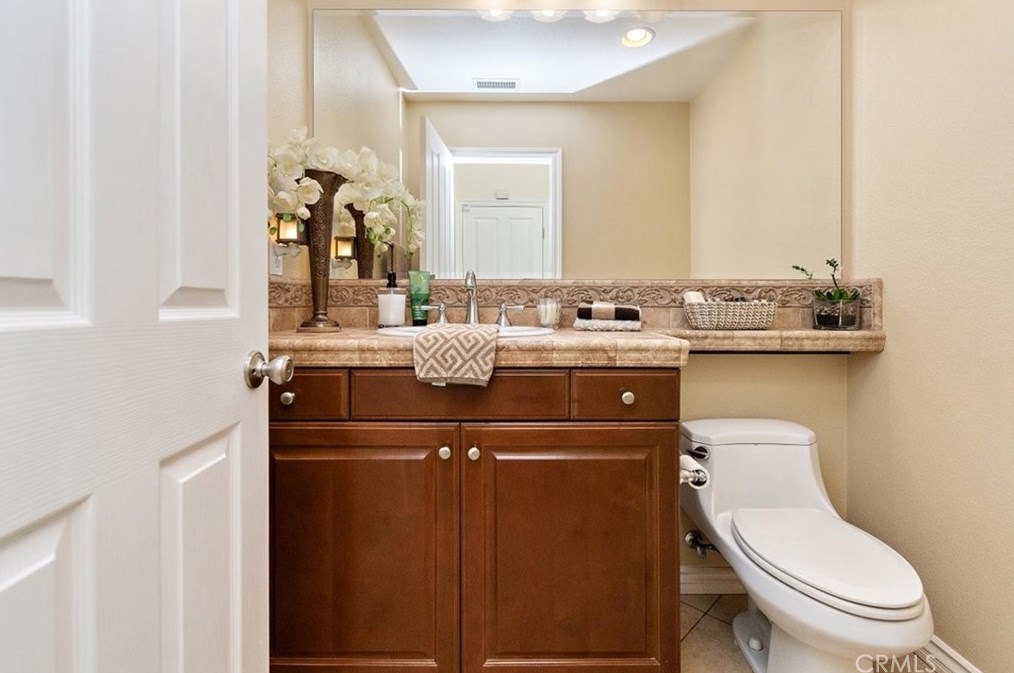 16352 Sierra Heights Dr, Riverside CA  92503-8457 exterior