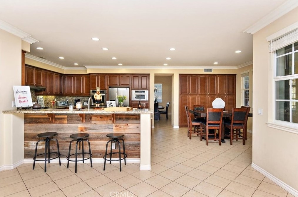 16352 Sierra Heights Dr, Riverside CA  92503-8457 exterior