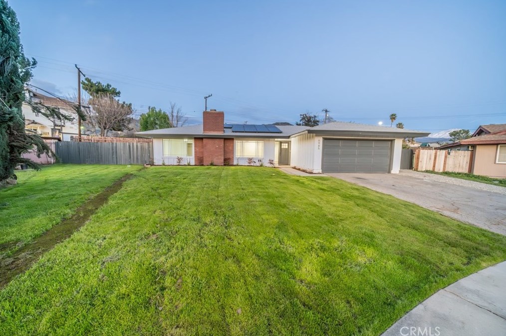 6985 Center St, Highland, CA 92346-3237