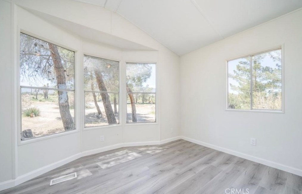 1568 Smoke Tree Rd, Pinon Hills CA  92372-9832 exterior