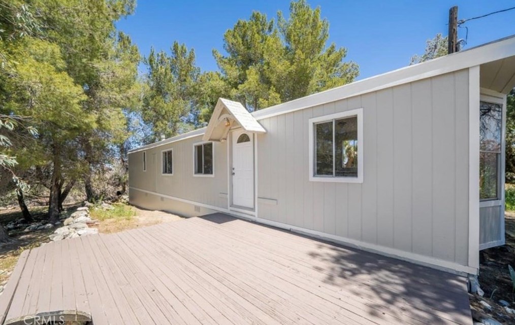 1568 Smoke Tree Rd, Pinon Hills CA  92372-9832 exterior