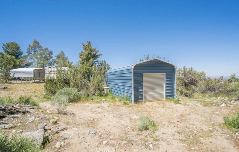 1568 Smoke Tree Rd, Pinon Hills CA  92372-9832 exterior