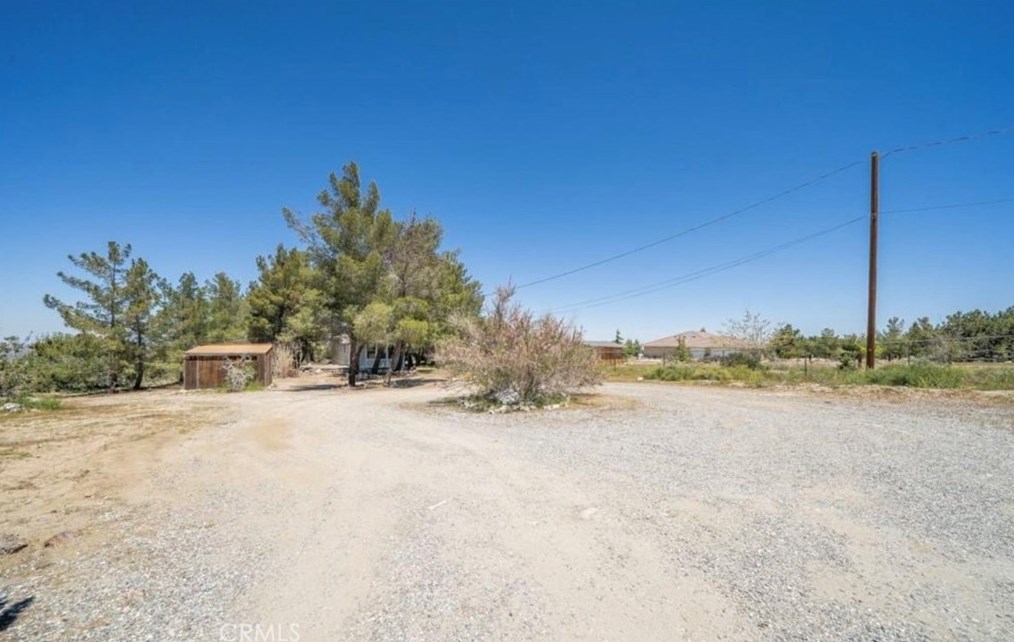 1568 Smoke Tree Rd, Pinon Hills CA  92372-9832 exterior