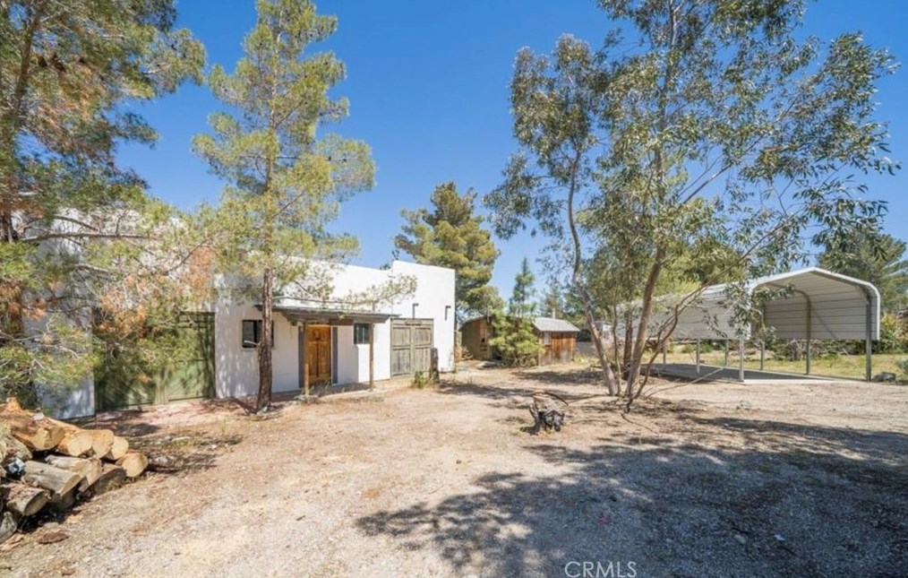 1568 Smoke Tree Rd, Pinon Hills CA  92372-9832 exterior