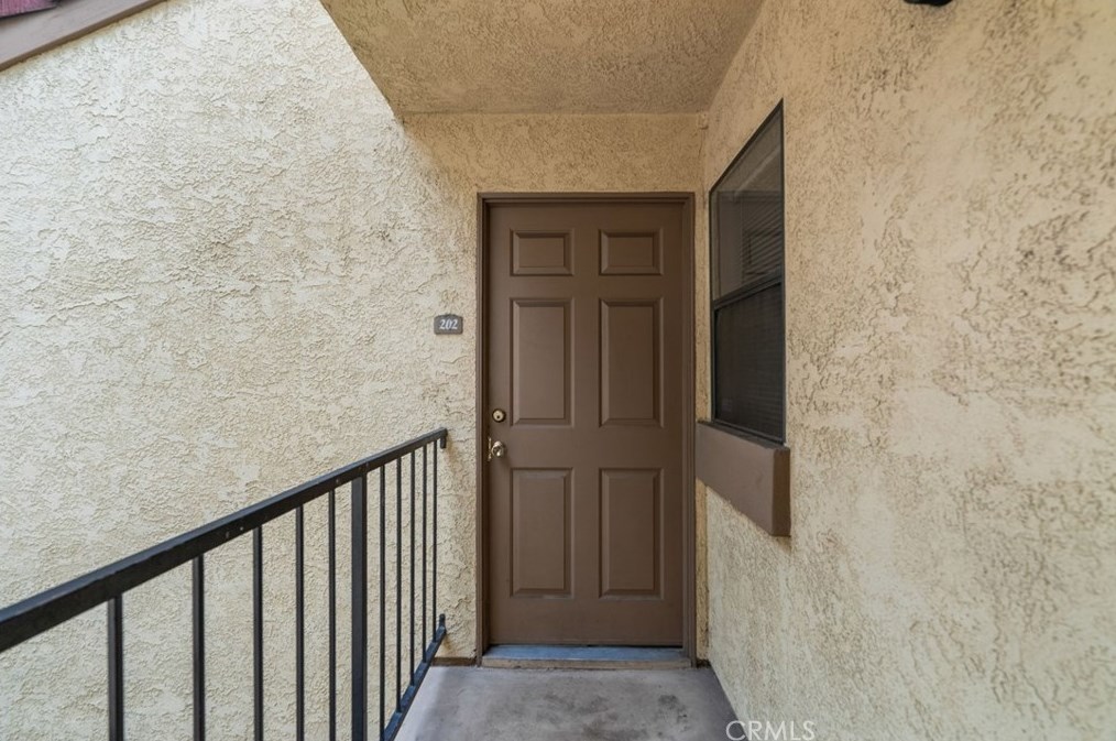 1140 W Blaine St #202, Riverside, CA 92507