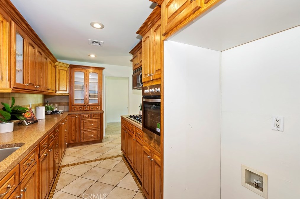 8739 California Ave, Riverside CA  92503-3324 exterior