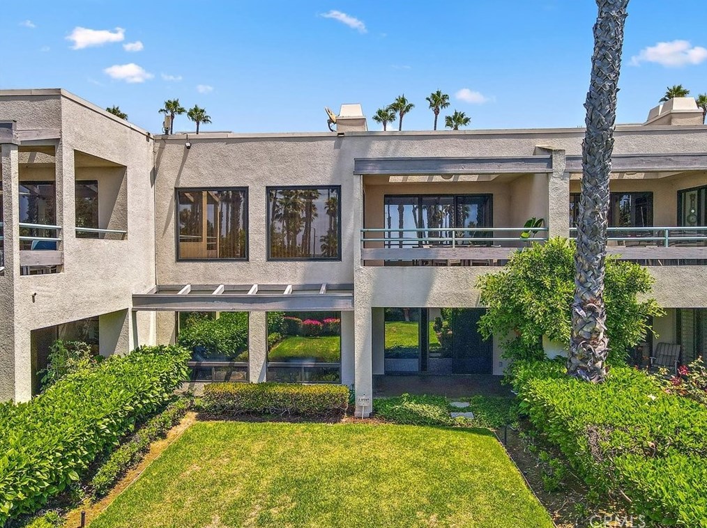 10 Ocean Park Blvd, Santa Monica CA  90405-3587 exterior