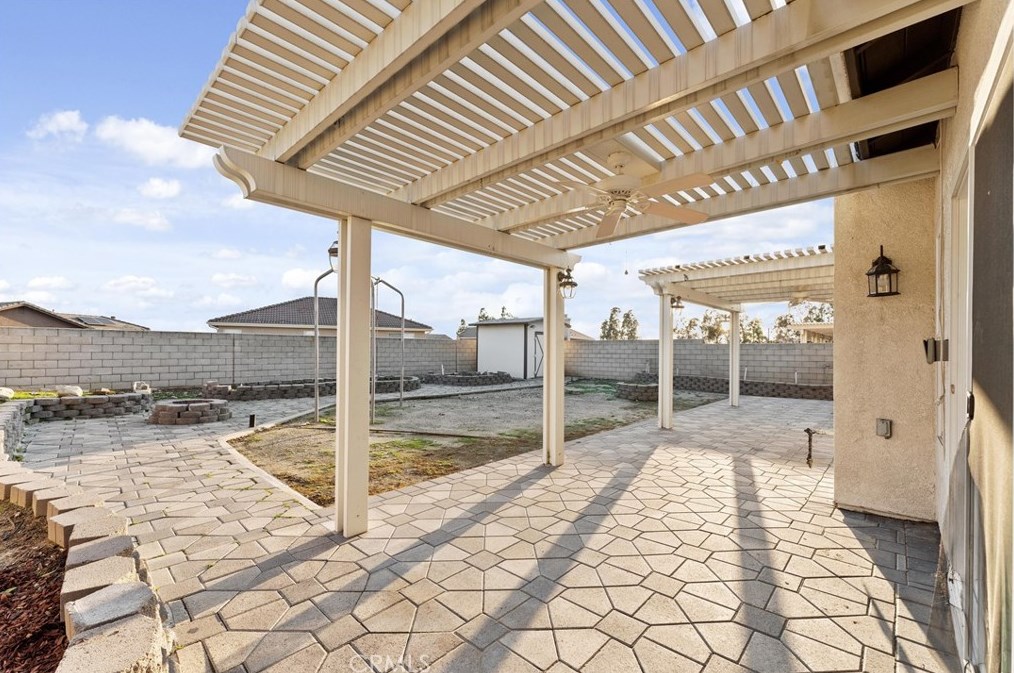 14941 Preston Dr, Fontana CA  92336-5506 exterior