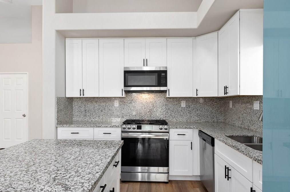 14941 Preston Dr, Fontana CA  92336-5506 exterior