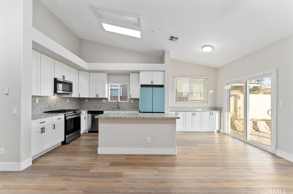 14941 Preston Dr, Fontana CA  92336-5506 exterior