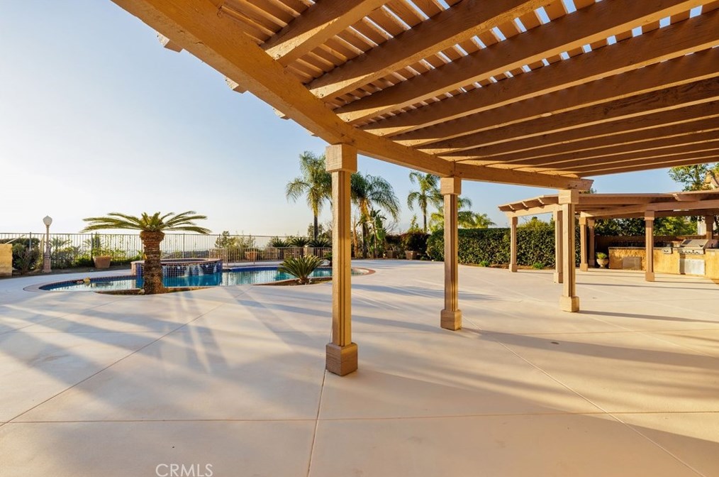 7449 Chateau Ridge Ln, Riverside CA  92506-7548 exterior
