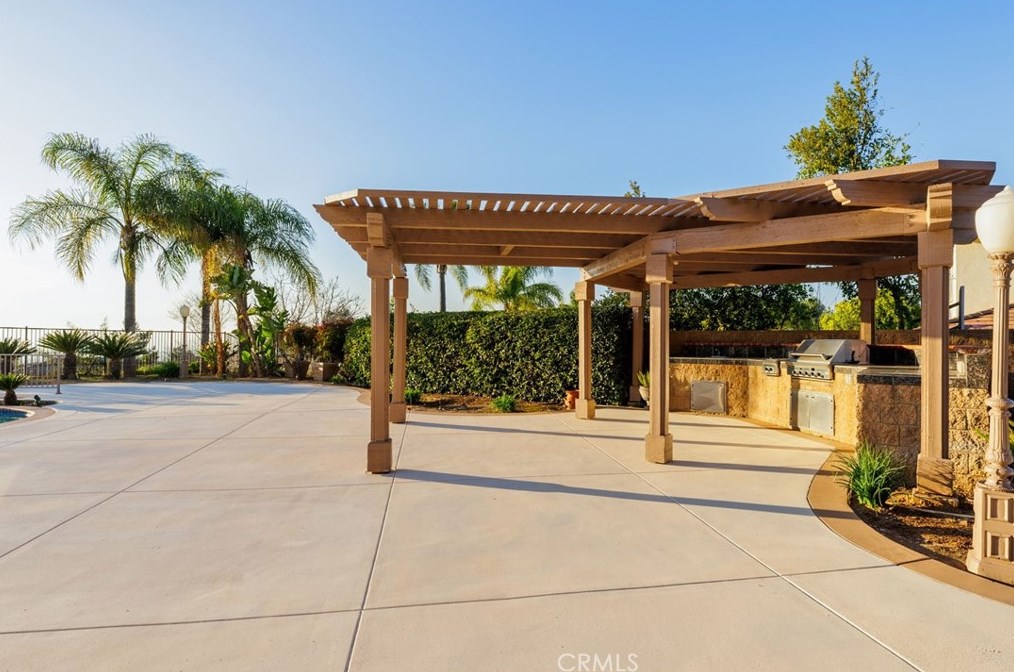 7449 Chateau Ridge Ln, Riverside CA  92506-7548 exterior