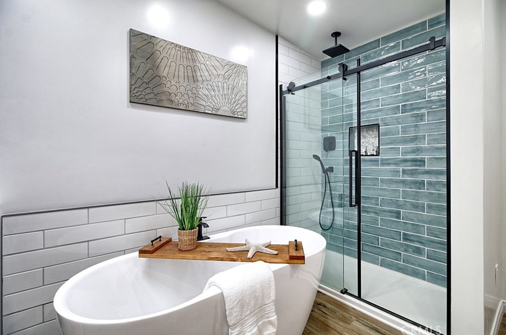 320 Sunset Dr, Oxnard CA 93035-4478 exterior