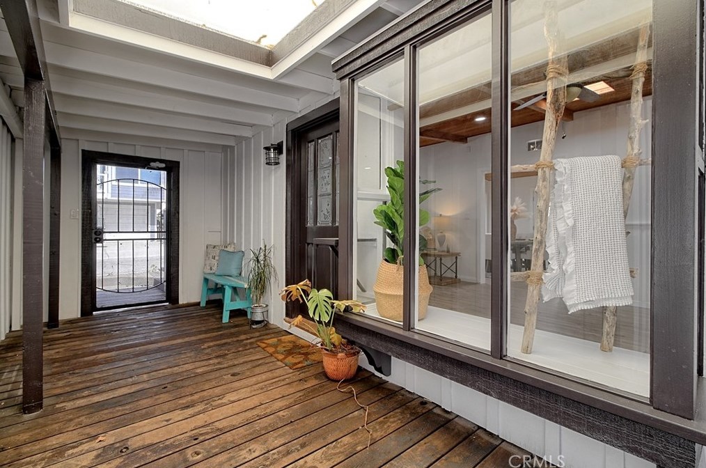 320 Sunset Dr, Oxnard CA 93035-4478 exterior