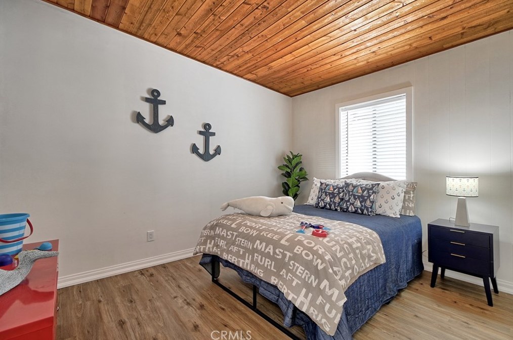 320 Sunset Dr, Oxnard CA 93035-4478 exterior