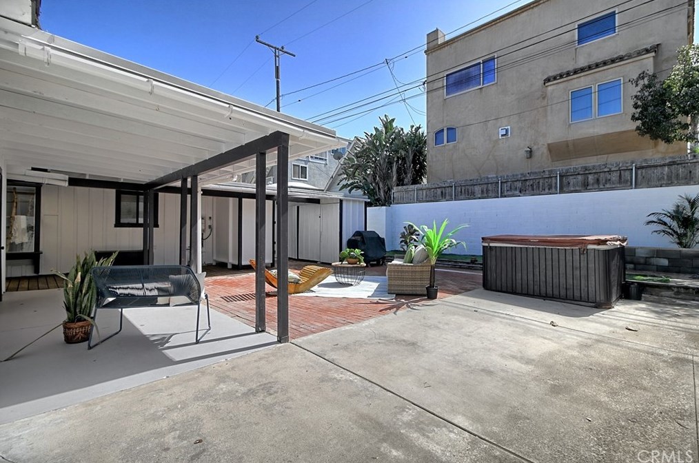 320 Sunset Dr, Oxnard CA 93035-4478 exterior