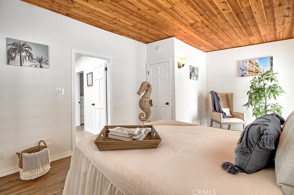 320 Sunset Dr, Oxnard CA 93035-4478 exterior