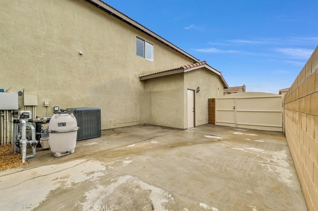 14550 Arizona St, Fontana CA  92336-0806 exterior