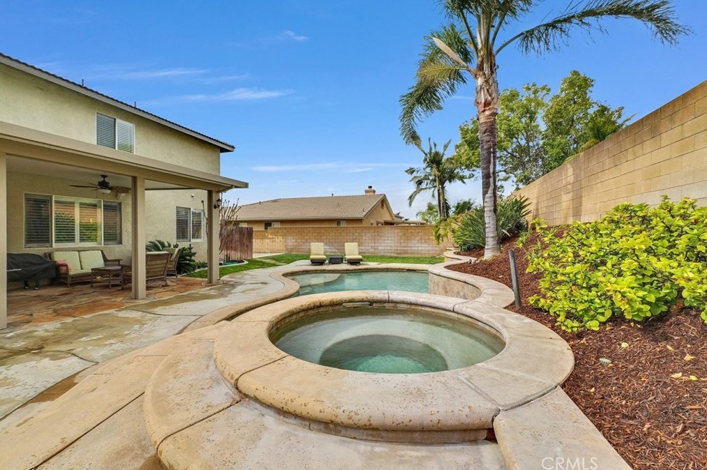 14550 Arizona St, Fontana CA  92336-0806 exterior