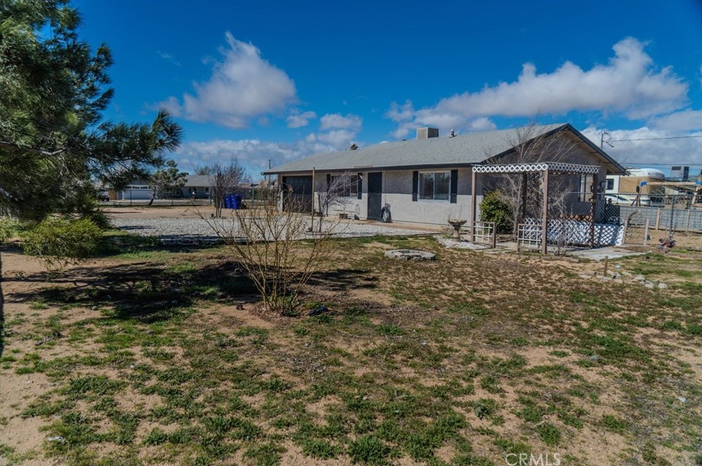 10777 Manhasset Rd, Apple Valley, CA 92308
