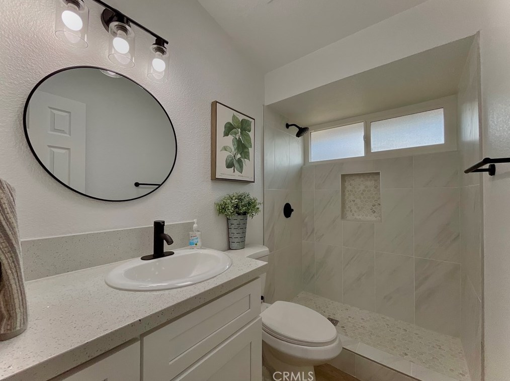 6810 El Cajon Dr, Riverside CA  92504-2006 exterior