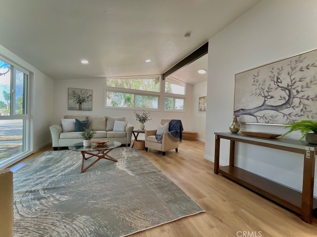 6810 El Cajon Dr, Riverside CA  92504-2006 exterior