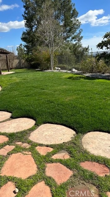 811 Inverlochy Dr, Fallbrook CA  92028-4498 exterior