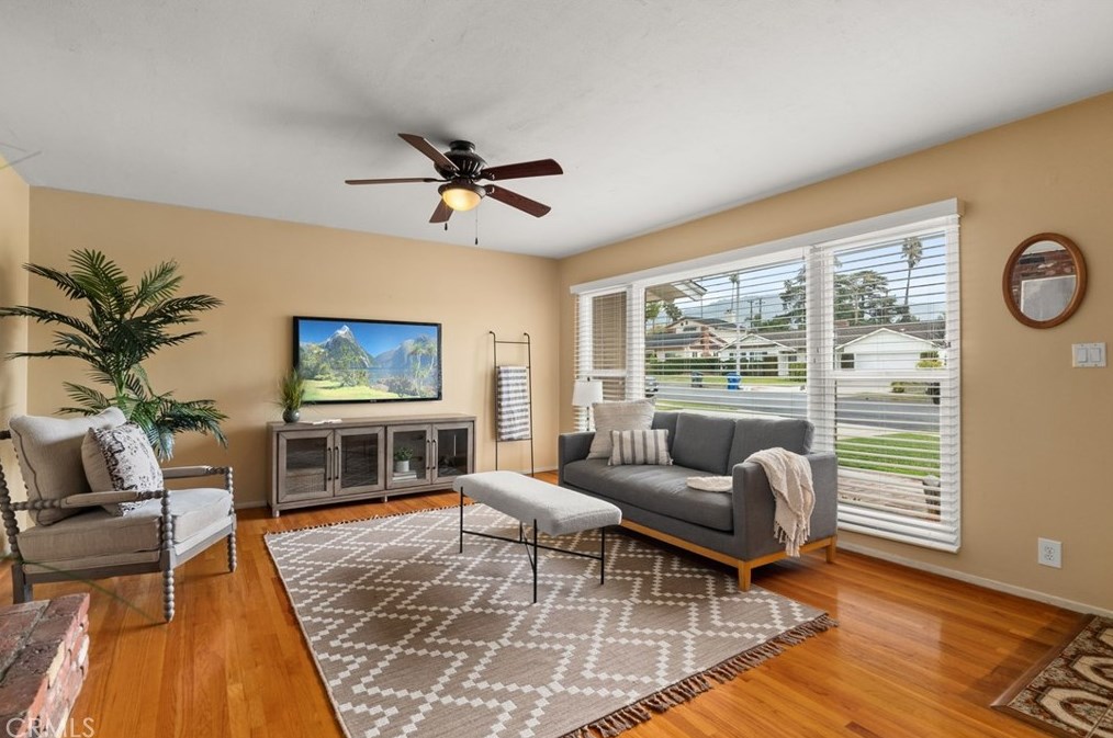 125 Sandalwood Pl, Glendora, CA 91741