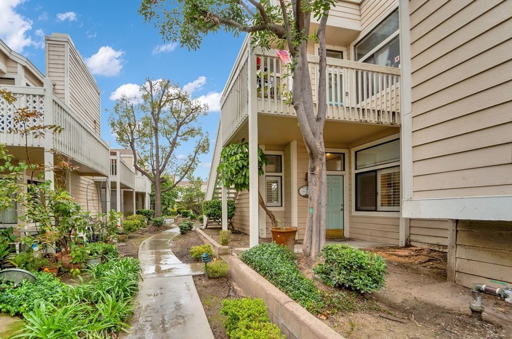 4900 N Grand Ave #323, Covina, CA 91724