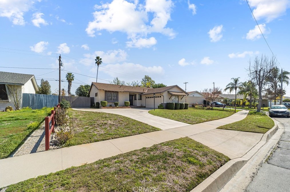 1526 S Newhaven Ln, Glendora, CA 91740