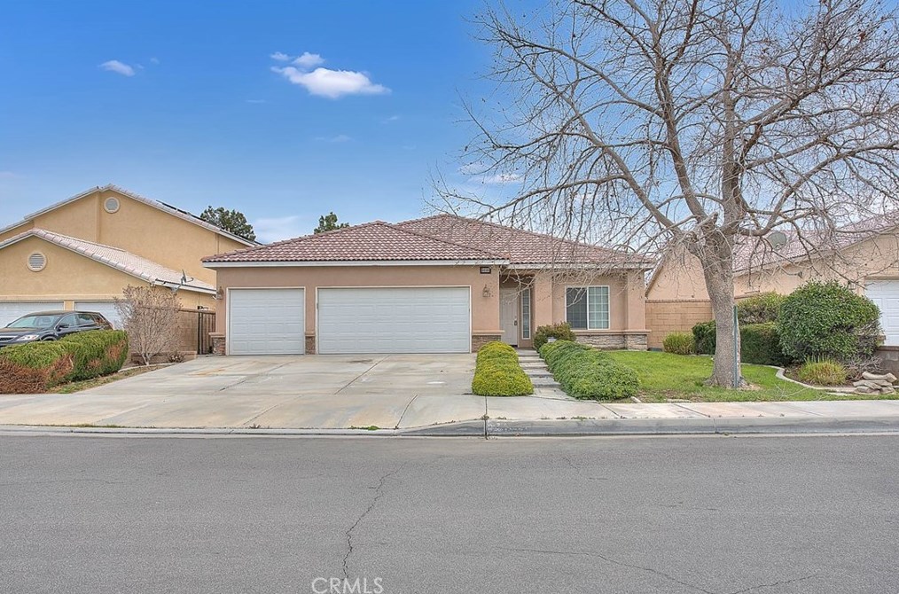 44144 Coral Dr, Lancaster, CA 93536-6814