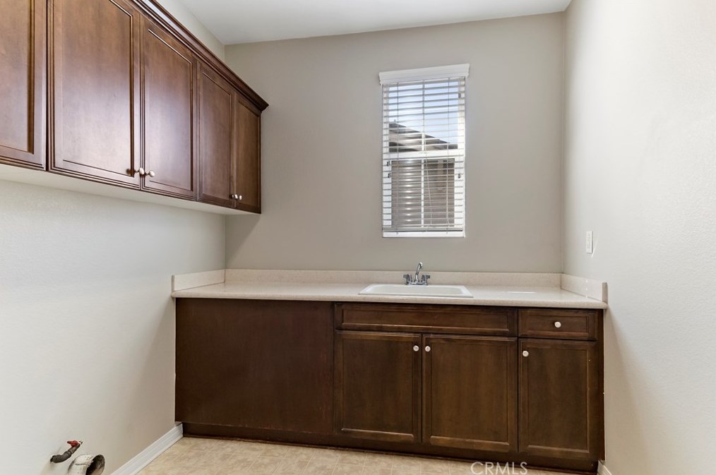 5055 Glenwood Ave, Fontana CA  92336-0765 exterior