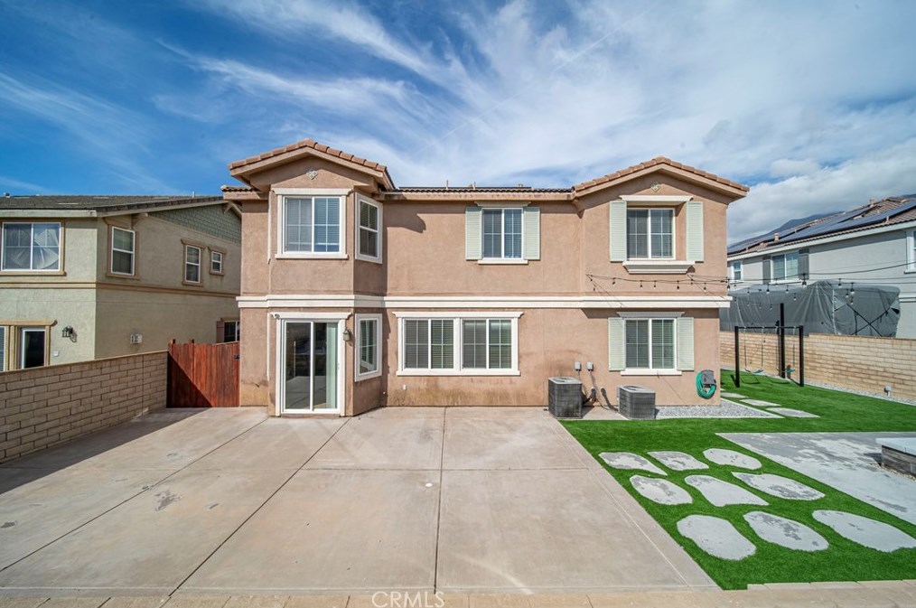 5055 Glenwood Ave, Fontana CA  92336-0765 exterior