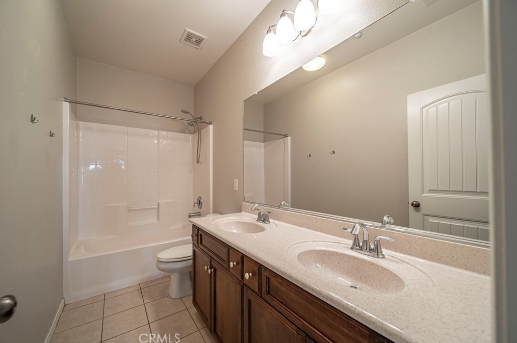 5055 Glenwood Ave, Fontana CA  92336-0765 exterior