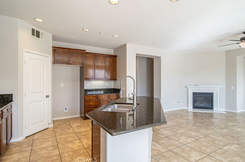 5055 Glenwood Ave, Fontana CA  92336-0765 exterior